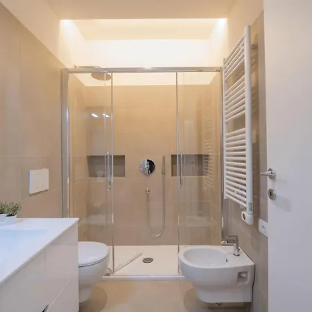 Sophisticated Two Bedroom - Check Profile דירה *