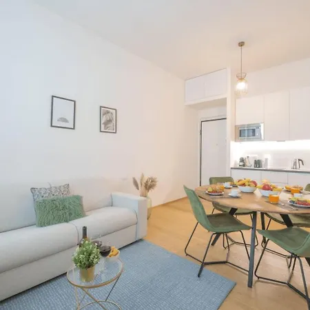 Sophisticated Two Bedroom - Check Profile * מילאנו